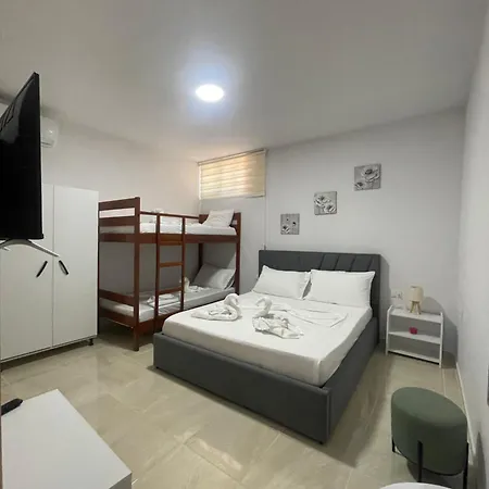Dia 2 Feriehus Vlorë